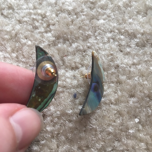 Paua shell studs - Picture 2 of 2